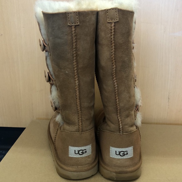 UGG K Bailey Button Triplet II, Size 5 - Picture 3 of 10